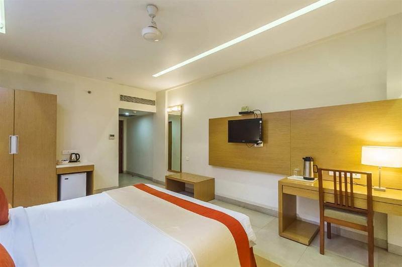 Hotel Mb International Palace Side Мисор Екстериор снимка