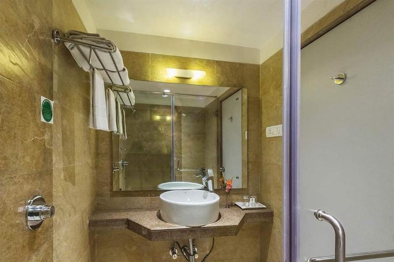 Hotel Mb International Palace Side Мисор Екстериор снимка