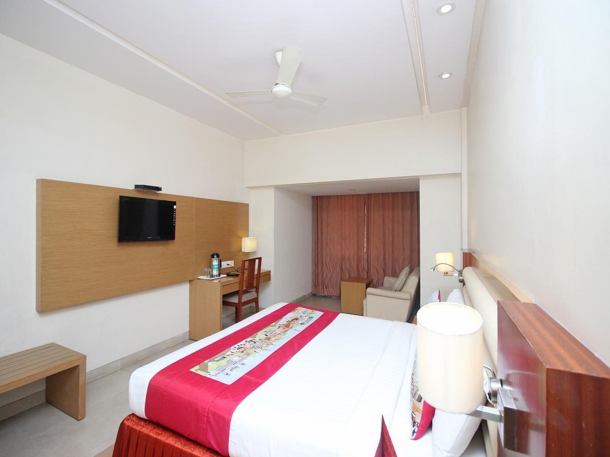 Hotel Mb International Palace Side Мисор Екстериор снимка