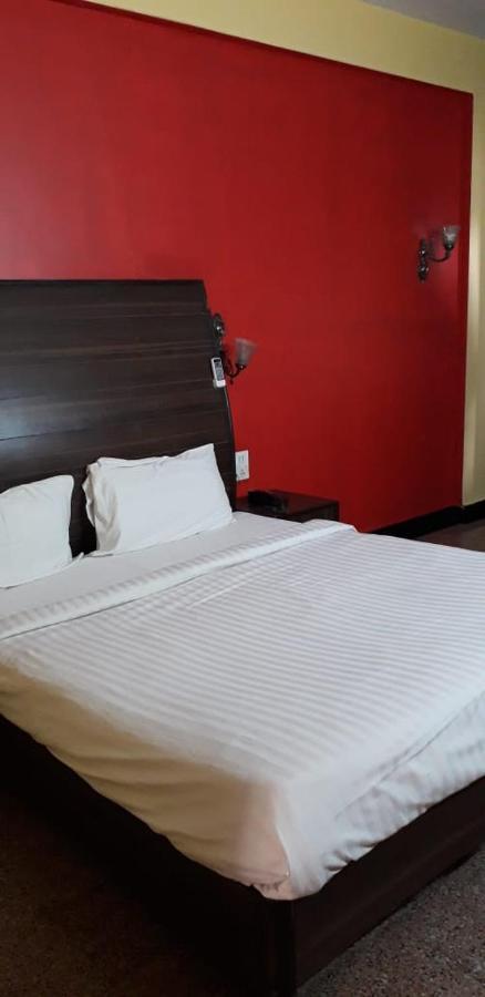 Hotel Mb International Palace Side Мисор Екстериор снимка